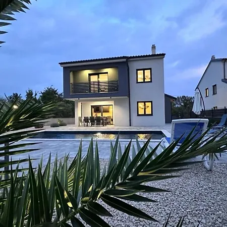 Villa Dani By Guide